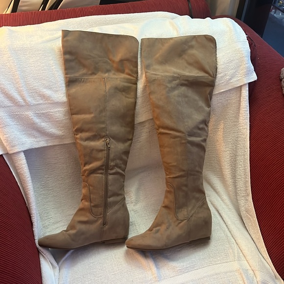 Thigh high boots - Picture 4 of 11